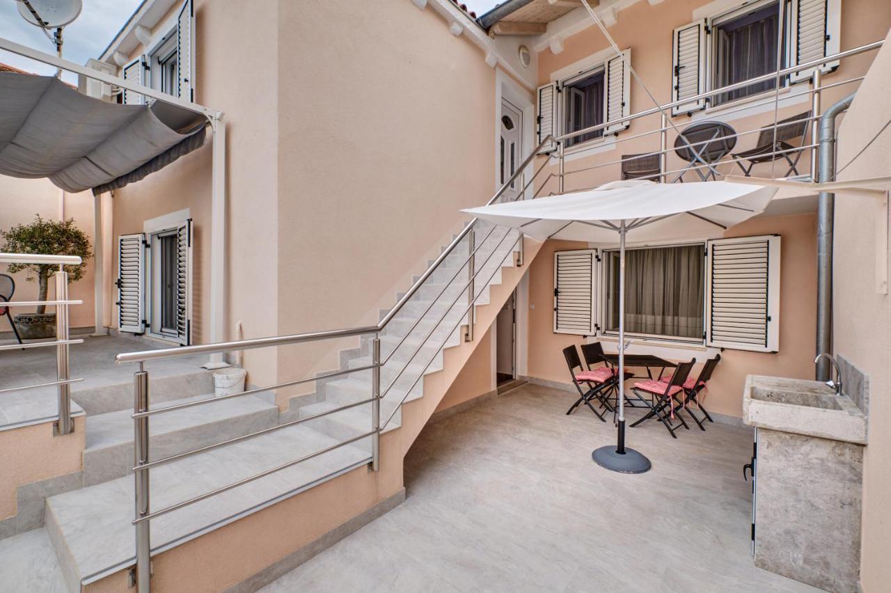 Apartments Ljubica ヴェリ・ロシニュ エクステリア 写真