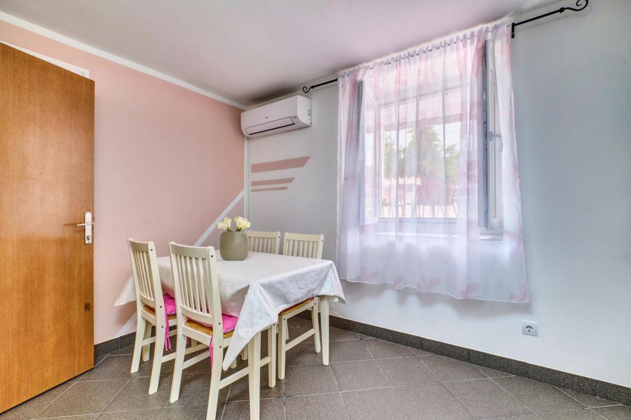 Apartments Ljubica ヴェリ・ロシニュ エクステリア 写真