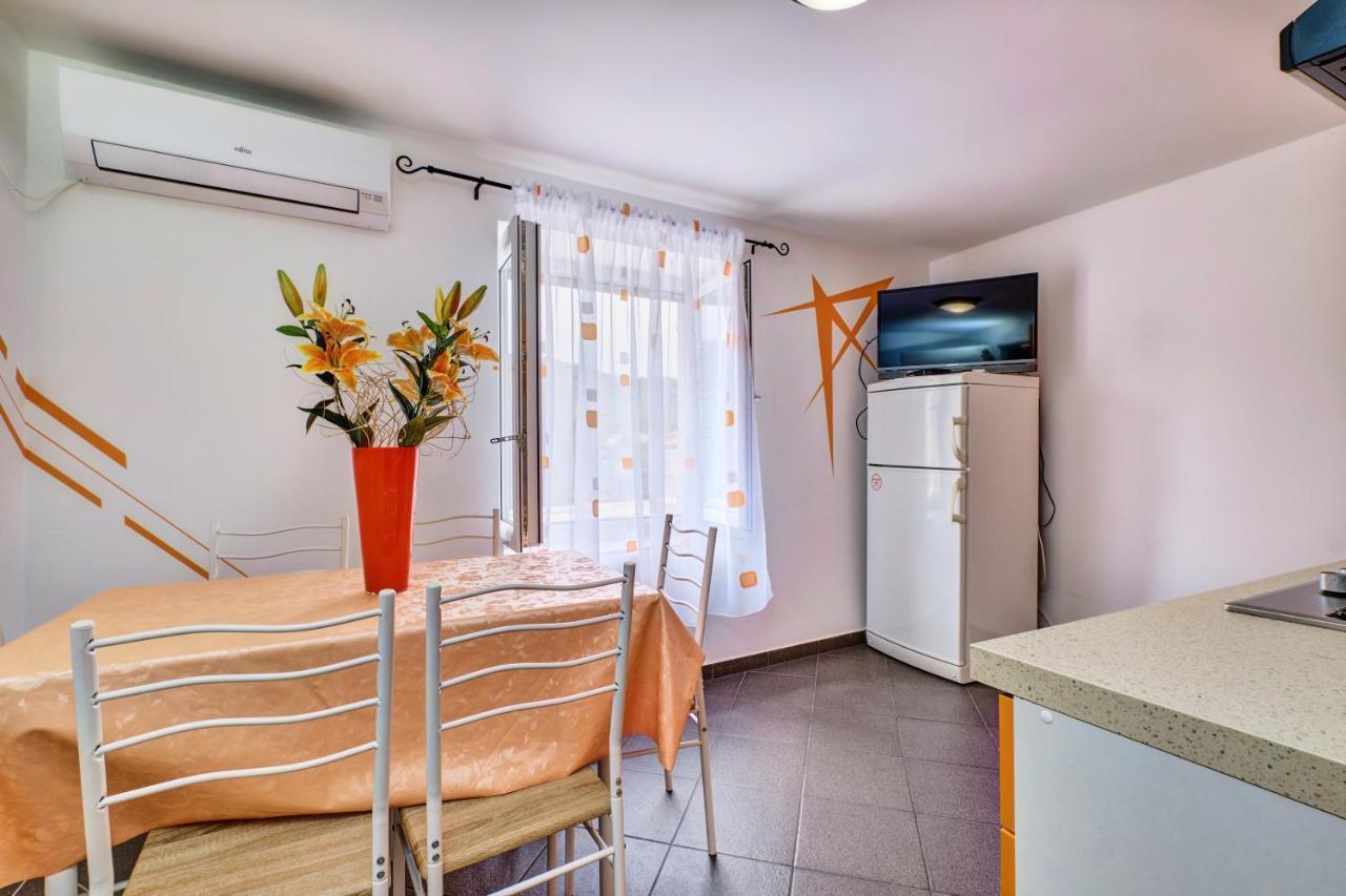 Apartments Ljubica ヴェリ・ロシニュ エクステリア 写真